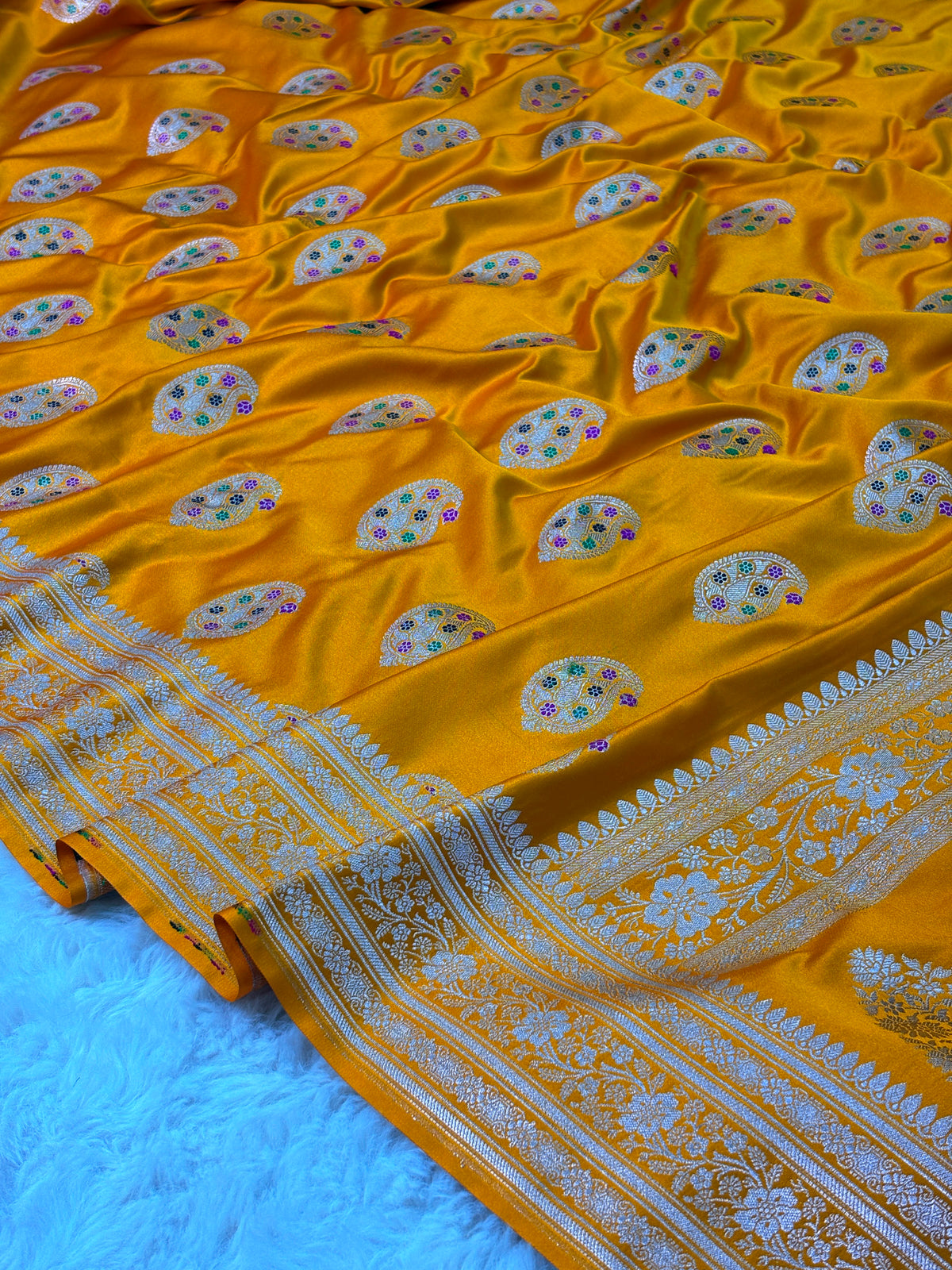 Mashru Silk Tilffi Cutwork Butta Saree