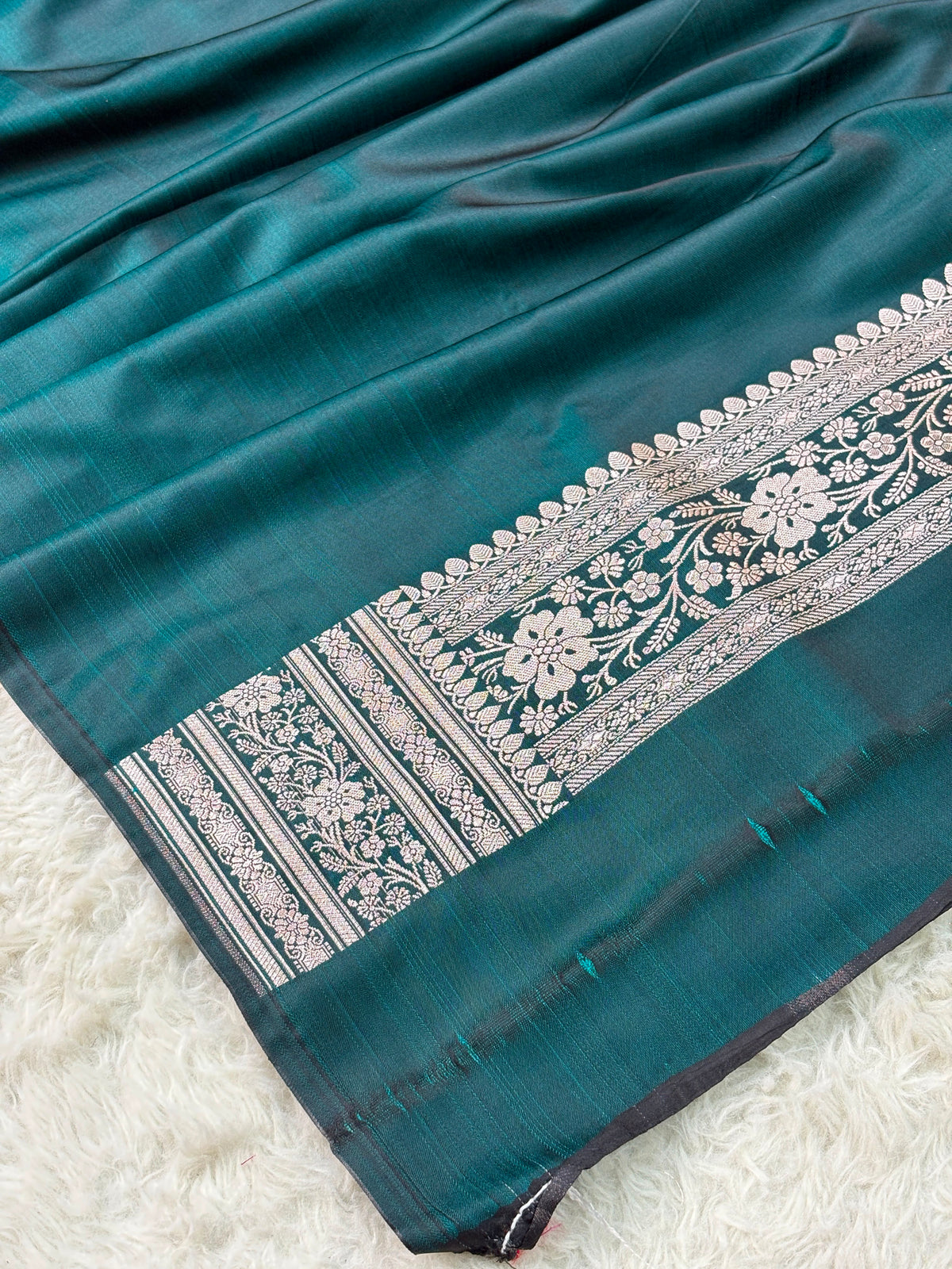 Mashru Silk Tilfi Cutwork Butta Saree