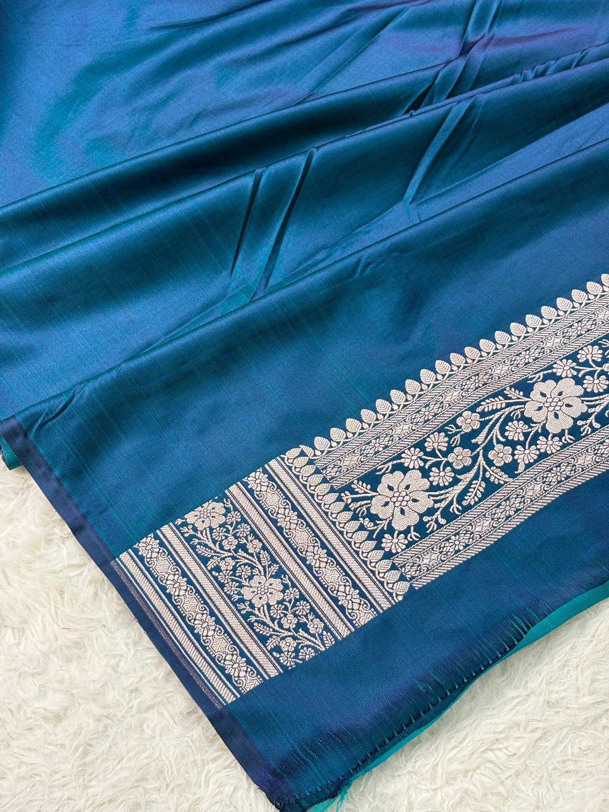 Mashru Silk Tilffi Cutwork Butta Saree